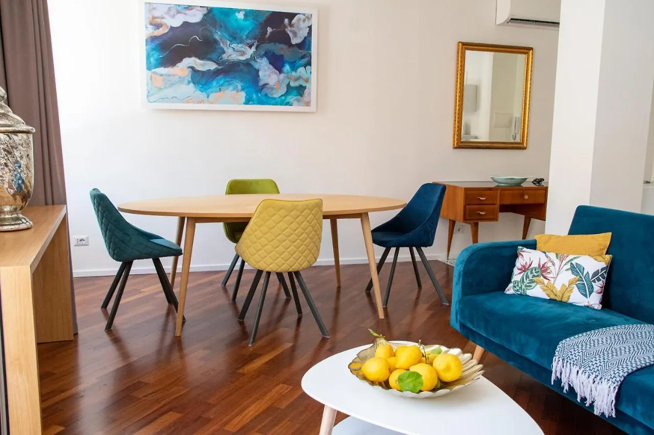 Castalia Apartments & Rooms Duomo 陶尔米纳 0*,