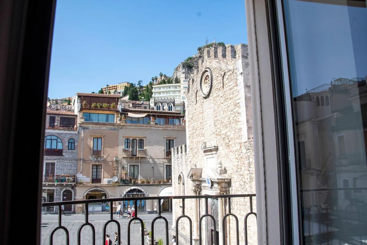 Castalia Apartments & Rooms Duomo 陶尔米纳