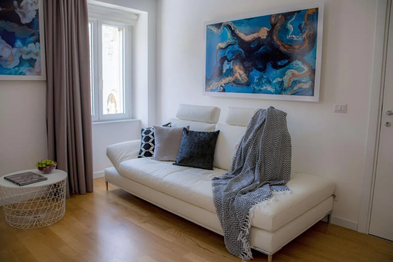 Castalia Apartments & Rooms Duomo 陶尔米纳