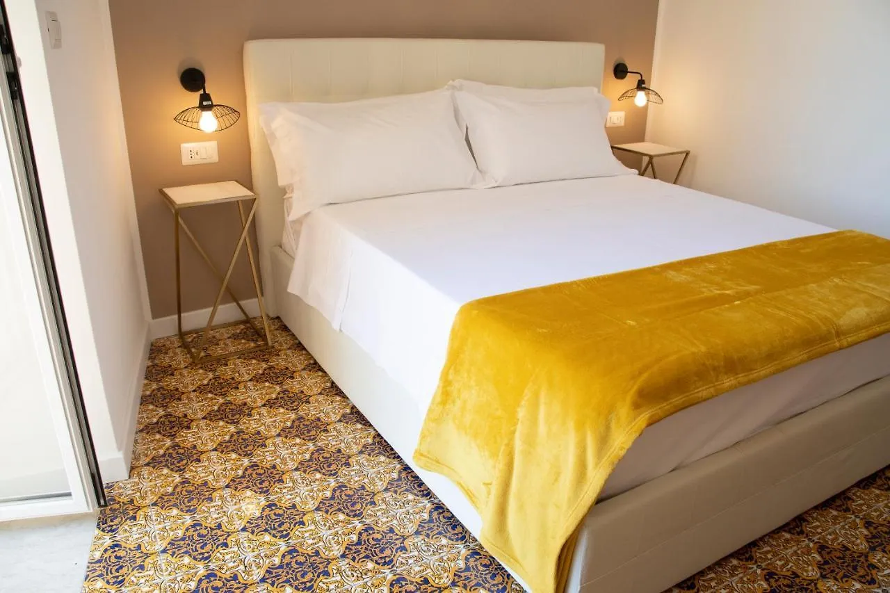 Castalia Apartments & Rooms Duomo 陶尔米纳