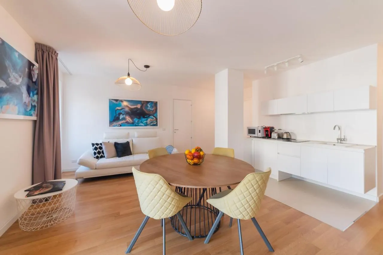Castalia Apartments & Rooms Duomo 陶尔米纳
