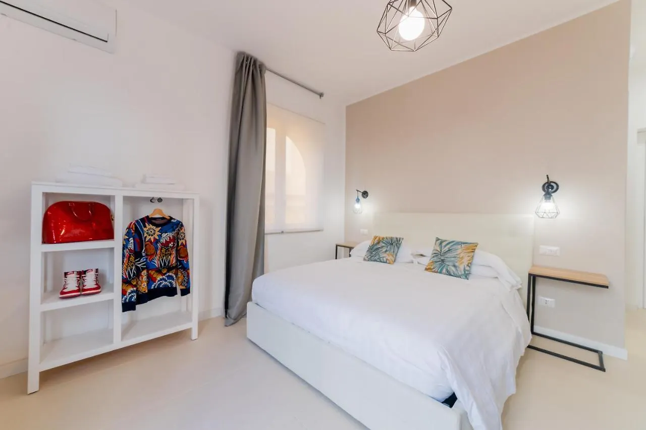 Castalia Apartments & Rooms Duomo 陶尔米纳