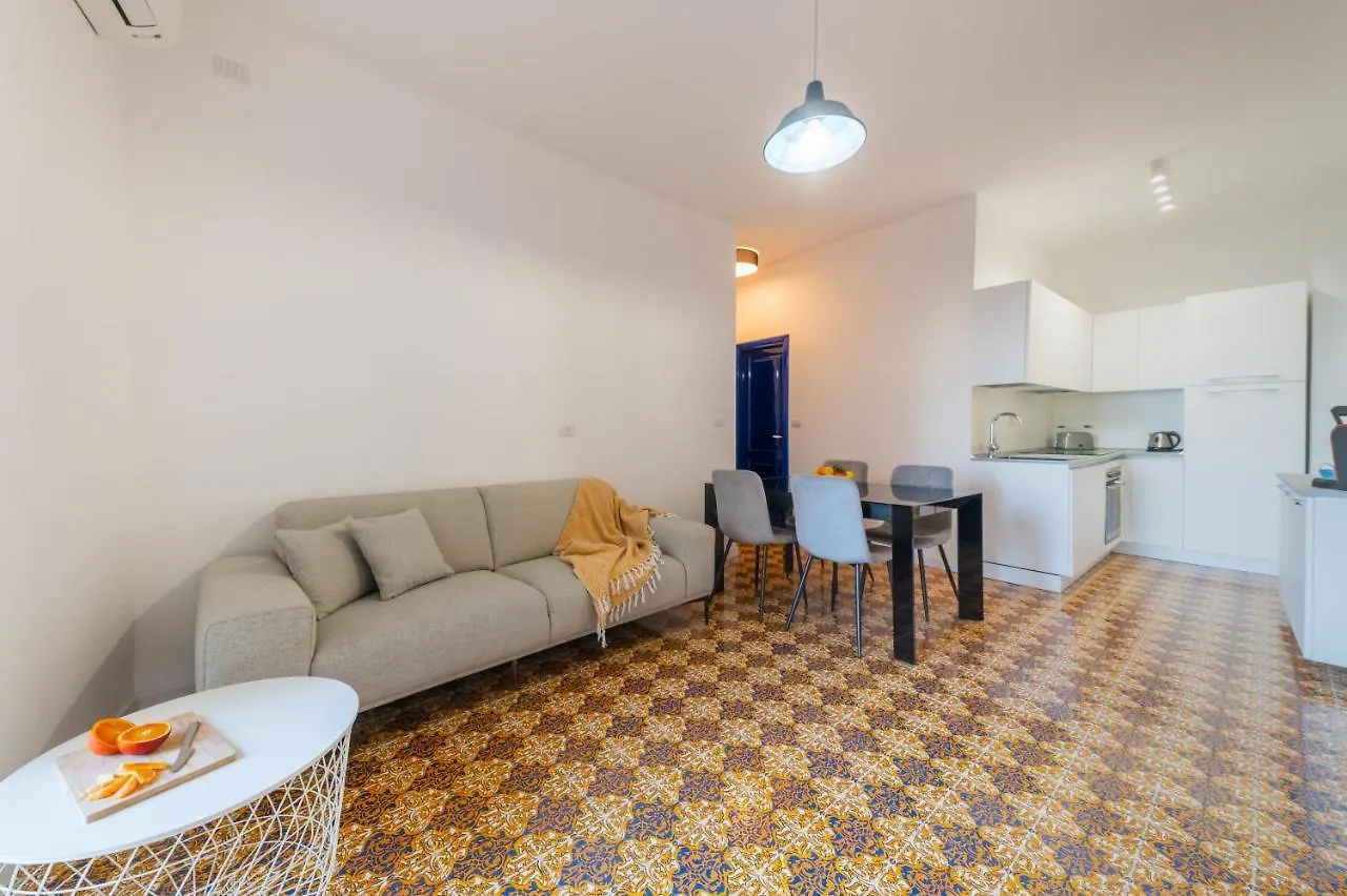 Castalia Apartments & Rooms Duomo 陶尔米纳 0*,