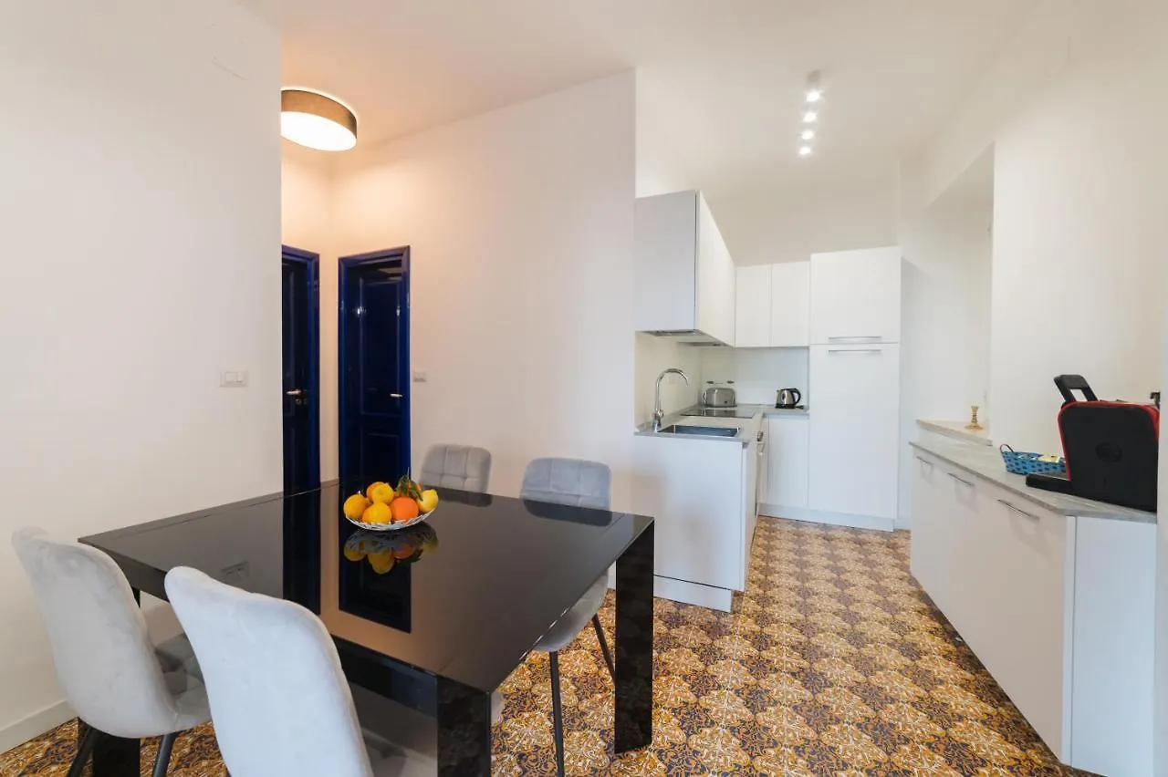 Castalia Apartments & Rooms Duomo 陶尔米纳