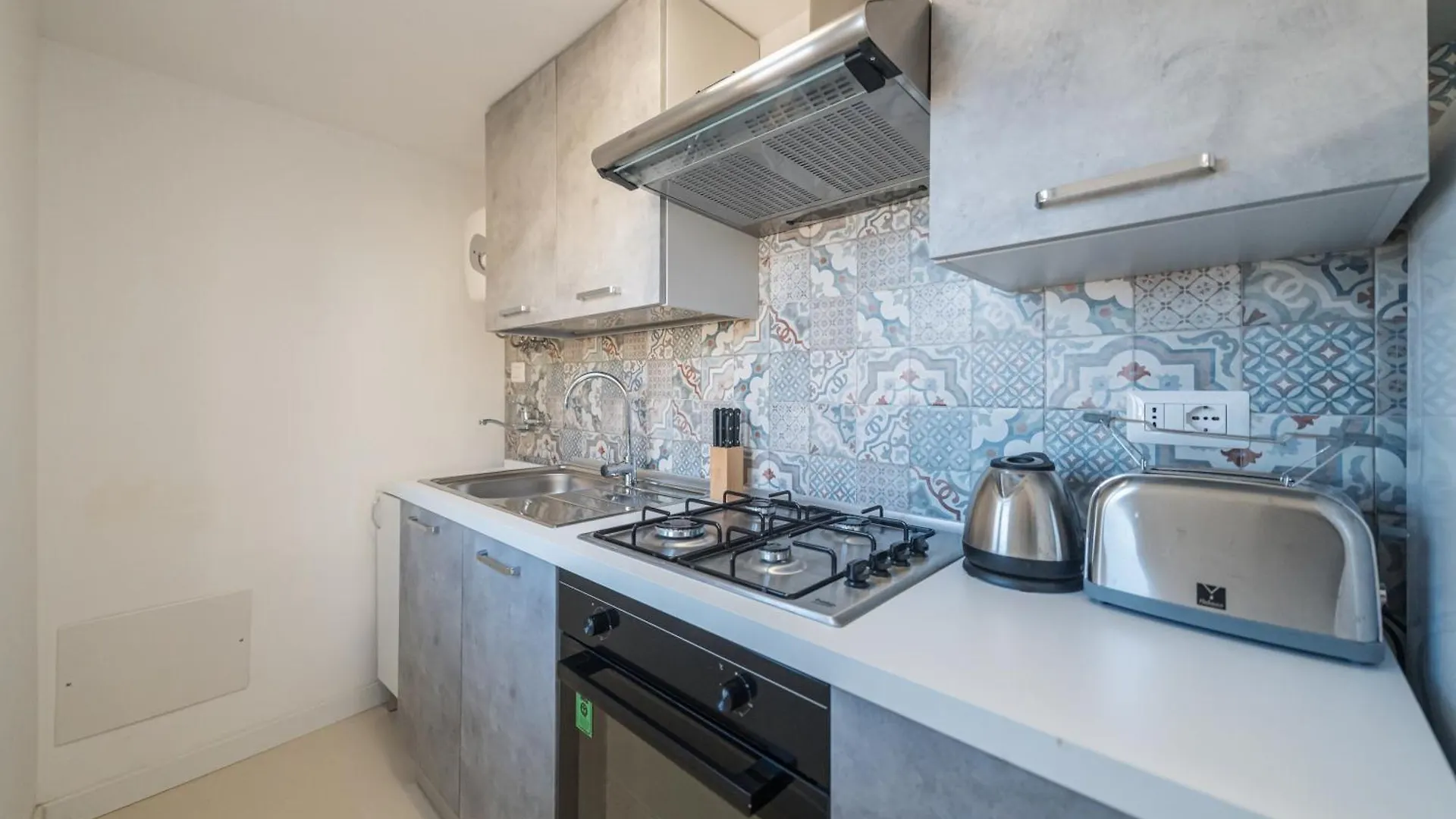 Castalia Apartments & Rooms Duomo 陶尔米纳